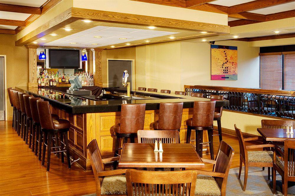 Embassy Suites By Hilton Columbus Restaurant foto