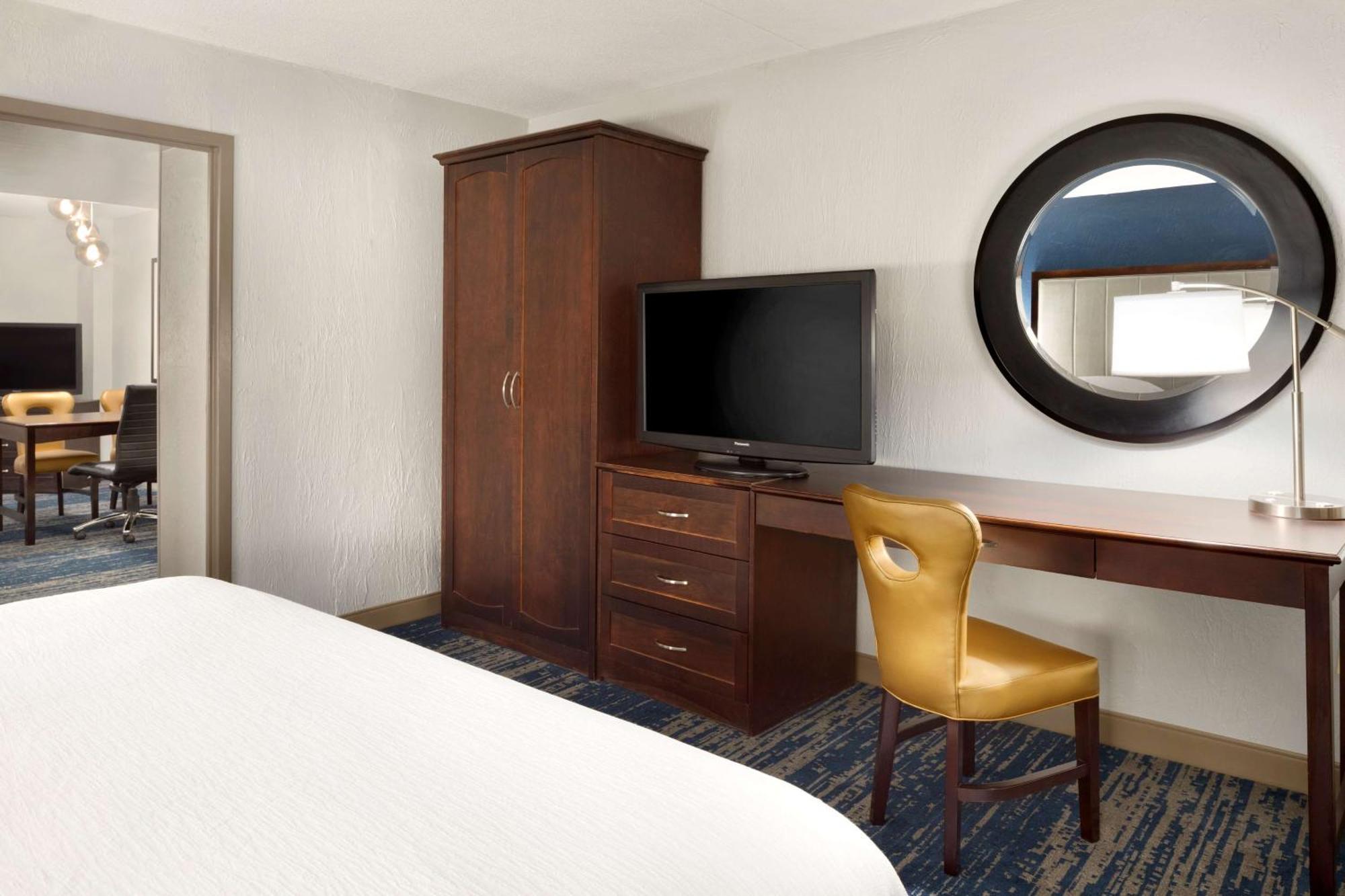 Embassy Suites By Hilton Columbus Exterior foto