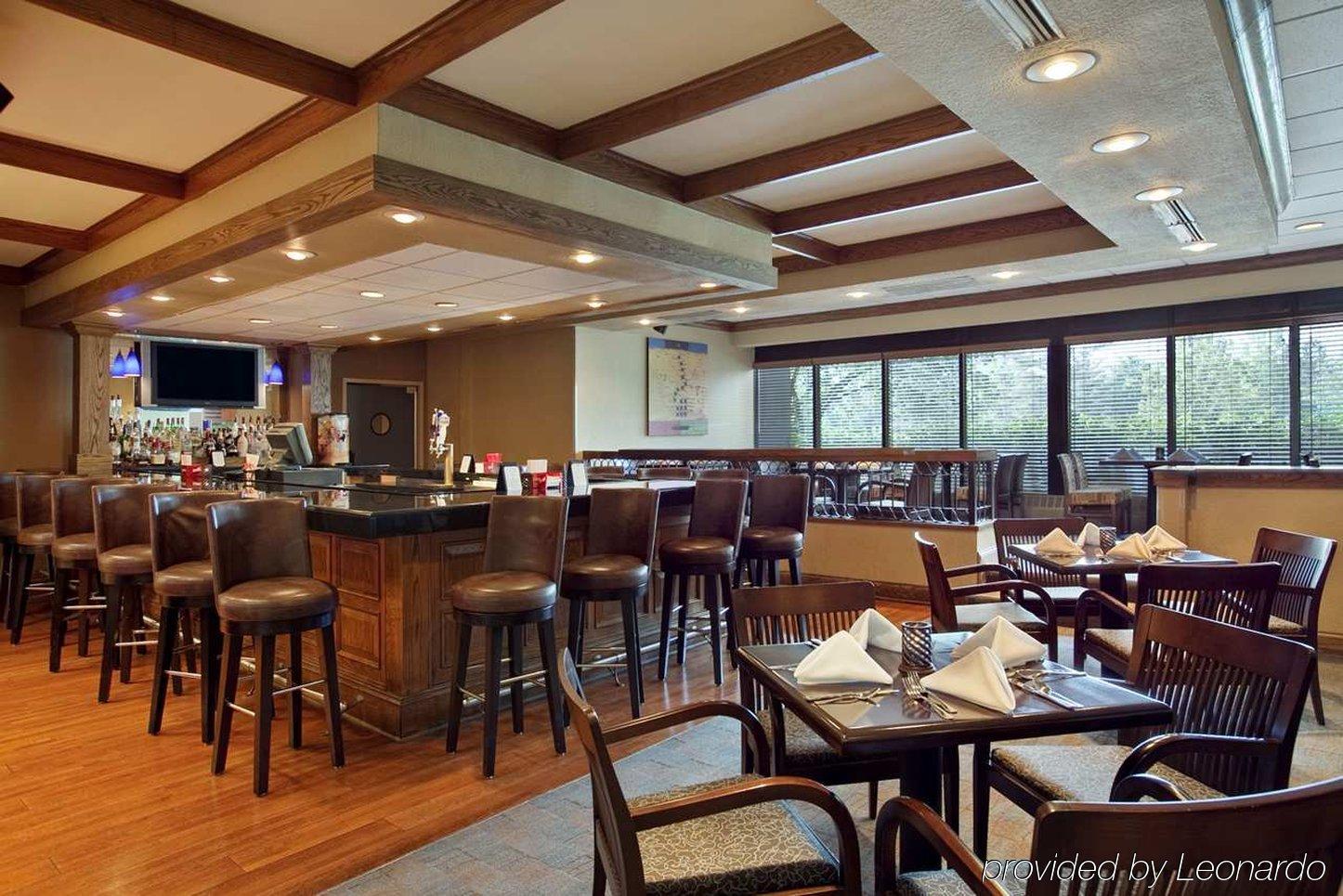 Embassy Suites By Hilton Columbus Restaurant foto